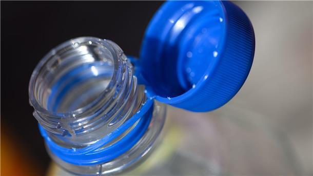 Immer mehr winzige Plastikteilchen im menschlichen Körper Am häufigsten fand das Forschungsteam in den Gewebeproben Partikel aus Polyethylen, das für Folien und Flaschen verwendet wird. (Symbolbild)