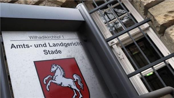 Am Landgericht Stade hat ein Prozess wegen Brandstiftung begonnen. 