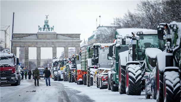 Am Montag hatte es in Berlin eine Demonstration mit Tausenden Landwirten gegen die geplante Streichung der Steuerentlastungen gegeben.