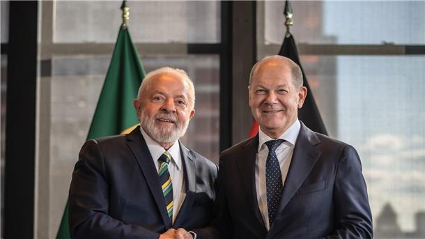 Deutsche Wirtschaft will Durchbruch bei Südamerika-Abkommen Am Montag trifft der brasilianische Präsident Luiz Inácio Lula da Silva (l) beim geplanten Deutsch-Brasilianischen Wirtschaftsforum in Berlin auf Bundeskanzler Olaf Scholz.