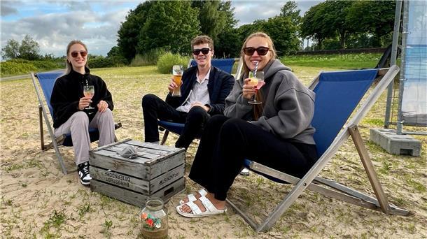 Cocktails, Liegestühle, Weserblick: Am Nordenhamer Strand hat der Heimatsommer begonnen. Wir waren vor Ort und haben jede Menge Bilder mitgebracht.