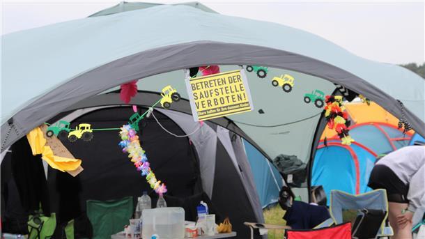 Party, Matsch und Sonne: Der Hurricane-Samstag in Bildern Am Samstag ging die Party in Scheeßel weiter. Es gab wieder einiges zu entdecken und zu erleben.