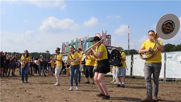 Party, Matsch und Sonne: Der Hurricane-Samstag in Bildern Am Samstag ging die Party in Scheeßel weiter: Es gab wieder einiges zu entdecken und zu erleben.