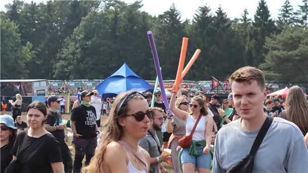 Party, Matsch und Sonne: Der Hurricane-Samstag in Bildern Am Samstag ging die Party in Scheeßel weiter: Es gab wieder einiges zu entdecken und zu erleben.