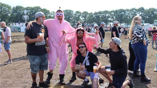 Party, Matsch und Sonne: Der Hurricane-Samstag in Bildern Am Samstag ging die Party in Scheeßel weiter: Es gab wieder einiges zu entdecken und zu erleben.
