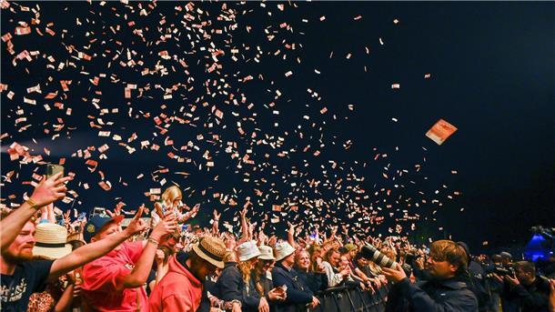 Party, Matsch und Sonne: Der Hurricane-Samstag in Bildern Am Samstag ging die Party in Scheeßel weiter: Es gab wieder einiges zu entdecken und zu erleben.