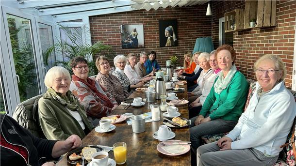 Butjadingens Gleichstellungsbeauftragte verabschiedet sich Am Sonnabend lud Karin Herrman (vorne rechts) zum letzten Mal zum öffentlichen Frauenfrühstück ein.