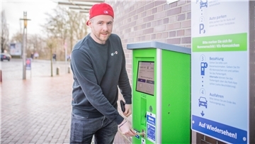 Nach Parkticket-Panne an der Stadthalle: So reagieren die Verantwortlichen Am Sonntag hat das Bezahlen per Karte am Automaten an der Stadthalle in Bremerhaven nicht geklappt. Björn Schmonsees probierte es wie viele Besucher der Eisarena aus und scheiterte.