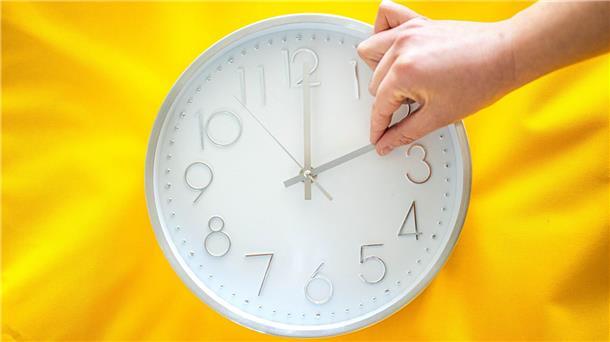 Sommerzeit ja, aber anders Am Sonntag werden die Uhren wieder auf Sommerzeit gestellt, also eine Stunde vor.