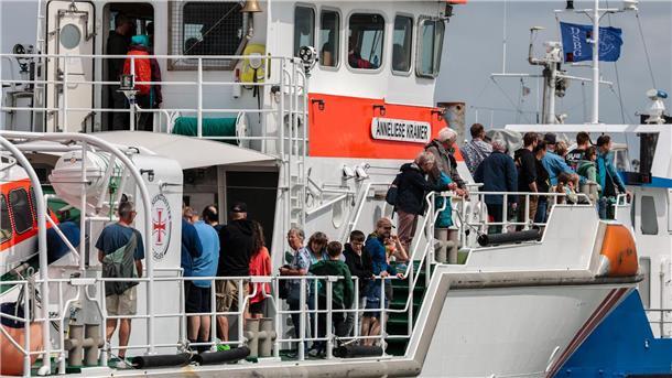 Tag der Seenotretter: Vorführung wird zum Einsatz Am Tag der Seenotretter können Interessierte Eindrücke gewinnen, wie die Seenotretter arbeiten.