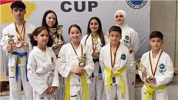 Asim Kürekci, Fatimanur Tosun, Julianna Smailov, Elif Bozkurt, Liya Ismail, Erkam Ali Güngör, Amine Güngör und Enishan Yildiz