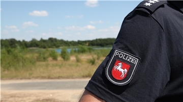 Am Wellener See wird trotz Verbot gebadet: Die Beamten zeigen jetzt Präsenz und fordern alle Personen auf, das Privatgrundstück zu verlassen.