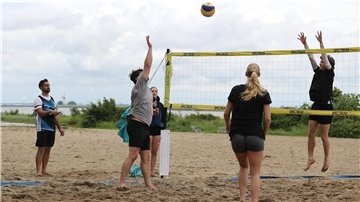 Beachvolleyball am Nordenhamer Weserstrand