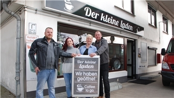 Am1. April geht‘s los (von links): Simon Kindervater und seine Frau Stefanie als Eigentümer sowie Jessica Poweleit und Andre Kindervater als Betreiber freuen sich auf den Neustart des Tankshops in Neuenwalde.
