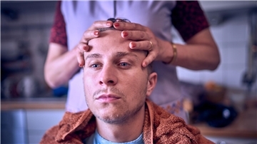 Amelies Freund Jonas Lange (Max Hubacher) ist lange Zeit der Hauptverdächtige der SOKO.