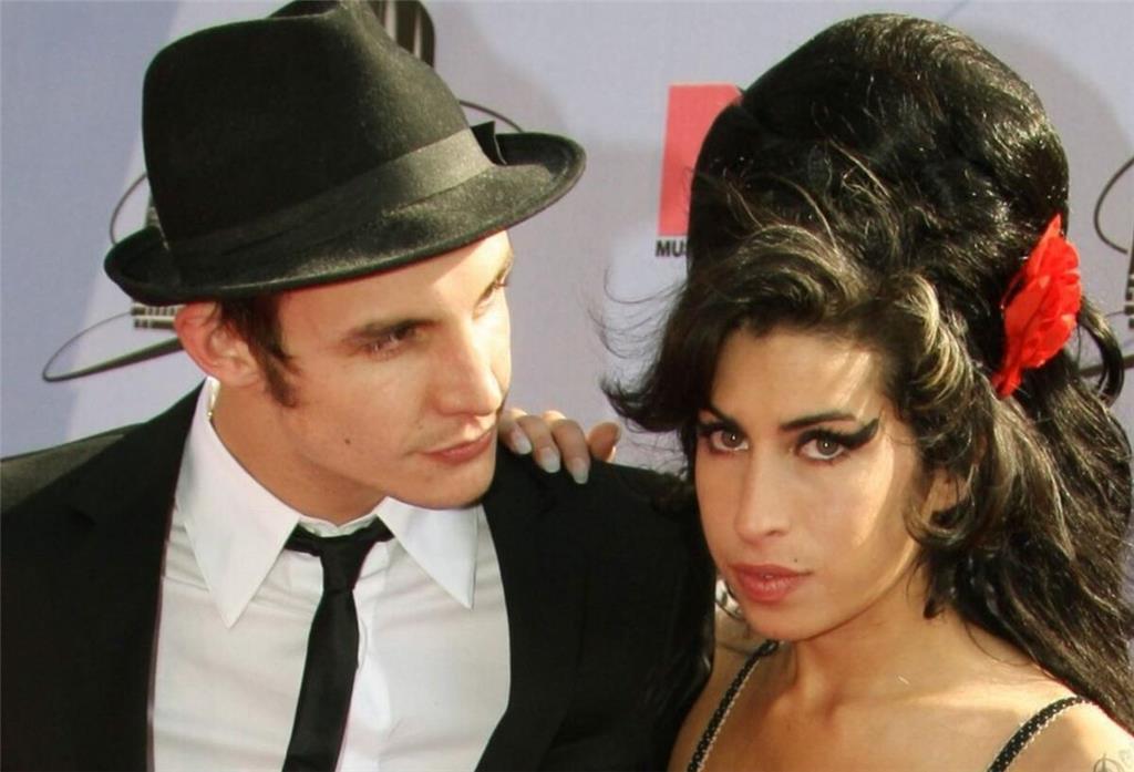 Amy Winehouse und ihr Ehemann Blake Fielder-Civil im Jahr 2017. 
