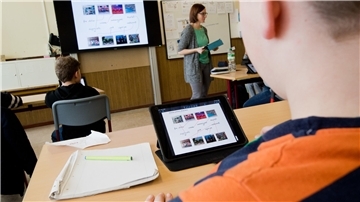 Eltern sind sauer: An Bremerhavener Schulen fehlen zahlreiche Tablets An den Bremerhavener Schulen fehlen Tablets. Offenbar gibt es Probleme beim Nachschub.