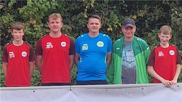 Zwei Schleuderballwerfer des Mentzhauser TV sind Deutscher Meister Finn Borchers, Joost Völkers, Kevin Duhm, Raik Heidenreich und Jann Borchers