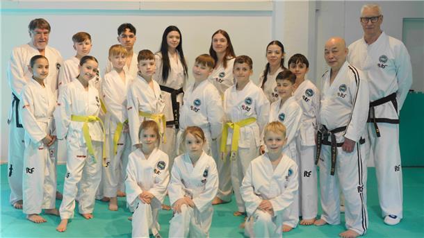 Gruppenbild nach der Gürtelprüfung im Taekwon-Do bei Dojang Nordenham