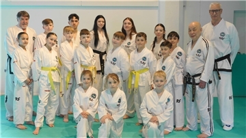 Gruppenbild nach der Gürtelprüfung im Taekwon-Do bei Dojang Nordenham