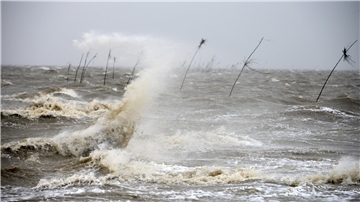 An der deutschen Nordseeküste könnte es am Sonntagabend und in der Nacht zu Montag eine Sturmflut geben.