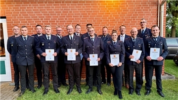 Von links: Dirk Otjen, Sascha Ortmann, Florian Schäfer, Nicolas Meyer, Heiko Peper, Colin Vajen, Bernd Beckmann, Rene Nordwig, Niklas Postels, Stefan Müller, Lina Kuschel, Henning Fricke, Phillip Weywer, Torben Wilshusen, Justus Trumann.
