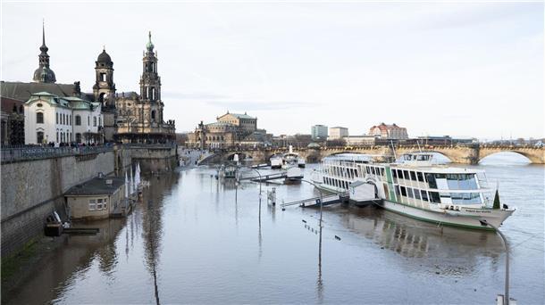 Keine Entwarnung in Hochwasser-Gebieten An der Elbe in Dresden entspannt sich die Hochwasserlage ein wenig.