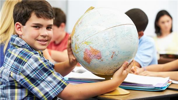 Sozialberaterin an der Grundschule Einswarden ist Bindeglied zwischen Familien und Schule An der Grundschule Einswaren hat ein Großteil der Schüler einen Migrationshintergrund. Viel zu tun für Sozialberaterin Kirsten Clabes.