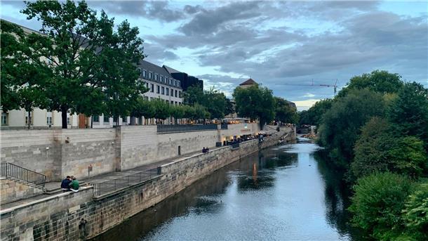 Serienmörder Fritz Haarmann: „Werwolf von Hannover“ tötete 24 junge Männer Blick auf den Fluss Leine.  An der Leine fanden Kinder einst Knochen. Dadurch wurde die Mordserie von Fritz Haarmann erstmals ruchbar.