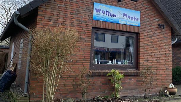 An der Nordseeküste in Wremen ist das "Wellen und Meehr" für windfeste Frisuren zuständig.