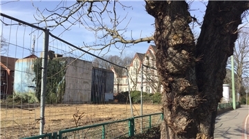 An der Wurster Straße in Bremerhaven, gleich neben dem Gesundheitsamt, sollen hochwertige Mietshäuser dort gebaut werden, wo einst das Armenhaus Lehes stand.