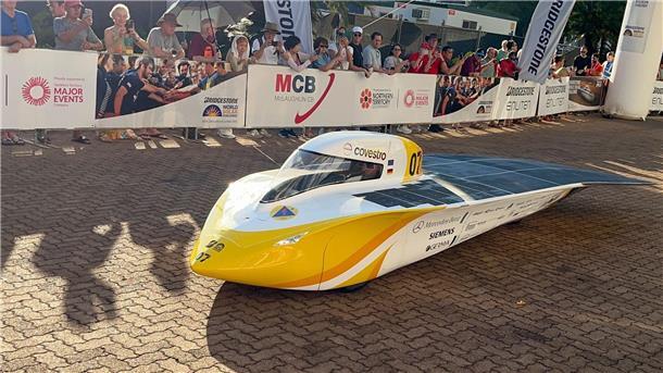 Mit dem Sonnenwagen durch Australien An diesem Solarauto haben Moritz Mitzel und sein Team 1,5 Jahre gebaut.