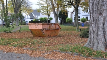 An zehn Standorten in Nordenham hat der Bauhof der Stadt Laubcontainer aufgestellt.