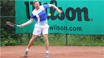 Julian Lachnitt vom SV Nordenham beim Tennis