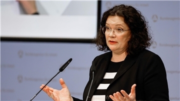 Andrea Nahles, die Vorstandsvorsitzende der Bundesagentur für Arbeit, erläutert die Lage auf dem Arbeitsmarkt.