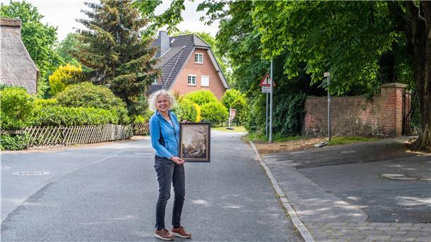 Andrea Rosemeier liebt das idyllische Fleckchen an der Straße Am Jedutenberg. Als junge Frau malte sie genau diesen Blick, wie er sich heute noch bietet, um die Dionysiuskirche mit Ölfarben – auf einem alten Bettlaken.