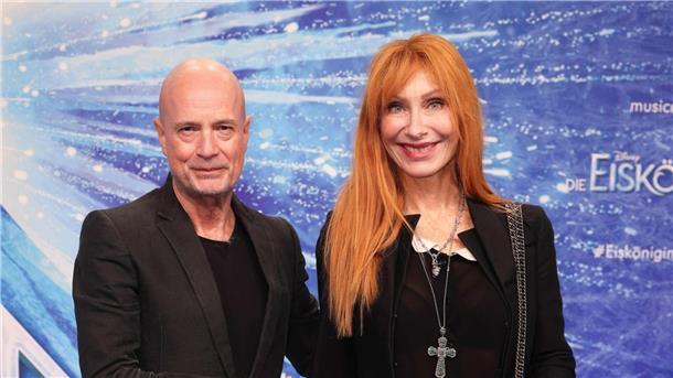 Das Traurige im Komischen - Andrea Sawatzki wird 60 Andrea Sawatzki mit ihrem Ehemann Christian Berkel bei der Deutschlandpremiere des Disney-Musicals „Die Eiskönigin“.