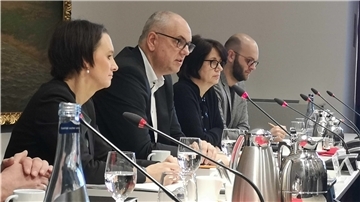 Andreas Bovenschulte (zweiter von links) äußert sich zur Corona-Krise.