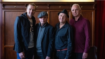 Andreas Dziuk (l-r), Jürgen Ehle, Andre Herzberg und Stefan Dohanetz von der Band Pankow in Berlin.
