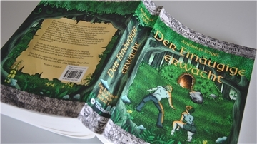 Andreas Engel aus Bülstedt hat den Fantasy-Roman „Der Einäugige erwacht“ geschrieben. Jetzt sind Mädchen und Jungen dran, ihrer Fantasie freien Lauf zu lassen und ein Kapitel aus dem Buch selbst zu Ende zu schreiben.