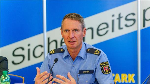 Mädchen missbraucht: Verdächtiger vor Tat eng kontrolliert Andreas Sarter, Polizeivizepräsident am Polizeipräsidium Rheinpfalz, auf der Pressekonferenz: „Uns war bekannt, mit welchem Menschen wir zu tun haben.“