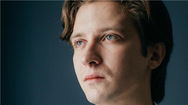 Andrey Denisenko tritt am 16. Oktober in Zeven auf.