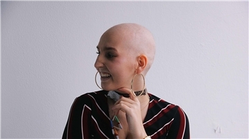 Anfang 2019 hatte Fenja Harms noch Schläuche für die Chemotherapie im Hals. Heute schmiedet sie wieder Zukunftspläne.