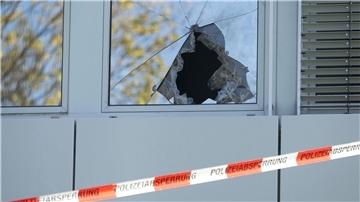 Anfang November dieses Jahres wurde eine Fensterscheibe einer geplanten Flüchtlingsunterkunft in Bautzen zerstört.