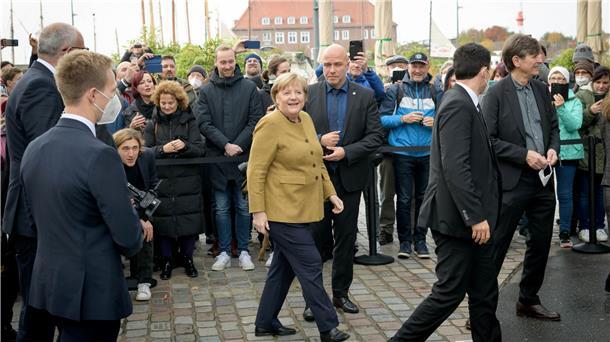 Bundeskanzlerin Angela Merkel vor dem Deutschen Auswandererhaus in Bremerhaven.