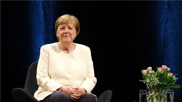 Keine Fehler, aber Versäumnisse - Merkel blickt zurück Angela Merkel spricht auf der Leipziger Buchmesse über ihr Leben.