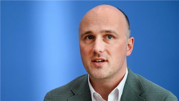 Schutz queerer Menschen: Lehmann fordert Grundgesetzänderung Angesichts zunehmender Angriffe brauche es einen besseren verfassungsrechtlichen Schutz für queere Menschen, so Lehmann.