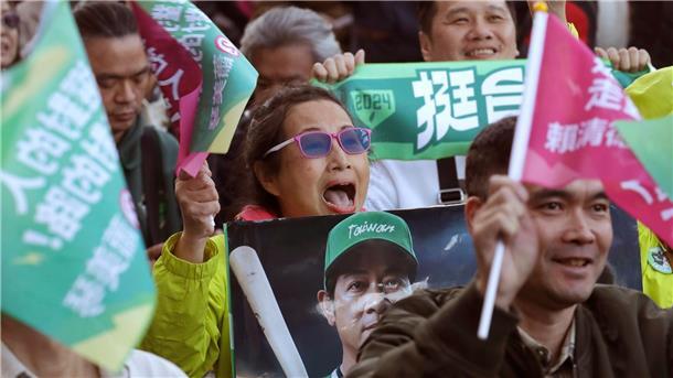 Taiwan wählt China-Kritiker zum Präsidenten Anhänger des Präsidentschaftskandidaten William Lai jubeln. Nach ersten Erhebungen lokaler Fernsehsender hat der Kandidat der regierenden Demokratischen Fortschrittspartei (DPP) die Führung übernommen.