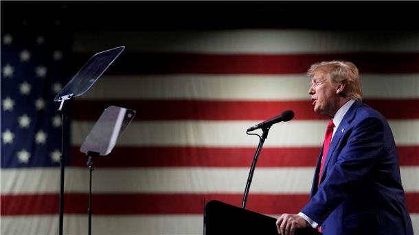 Wahlzettel-Streit: Trump wendet sich an Oberstes US-Gericht Anhänger von Donald Trump hatten am 6. Januar 2021 gewaltsam den Parlamentssitz in Washington gestürmt.