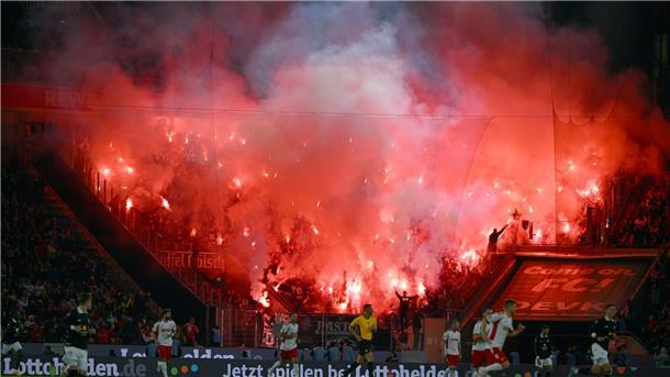 Messerangriff bei Podolski-Abschied: Anklage erhoben Anklage gegen 17-Jährigen nach Messerattacke am Rande des Podolski-Abschieds